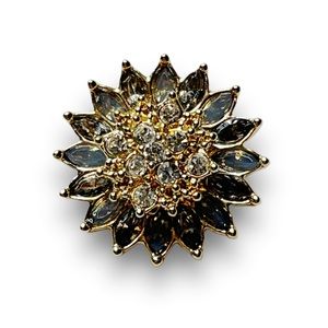 NWOT- Magnolia and Vine YG Larkspur Graphite/Clear Snap